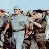 كان لخلافاتي مع وزير الدفاع الفرنسي جان بيير شيفنمان أثرها في جعل مهمة الفريق ميشيل روكجوفر، القائد الفرنسي في الميدان، أكثر صعوبة. يُعَدّ روكجوفر رجلاً عسكرياً من الطراز الأول. ويظهر في الصورة إلى يساري يشير بإحدى يديه