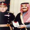 اصطحبني الفريق أول السير بيتر دي لابليير إلى قصر باكنجهام حيث شرفتني جلالة الملكة إليزابيث بمنحي وسام القائد الفارس الشرفي